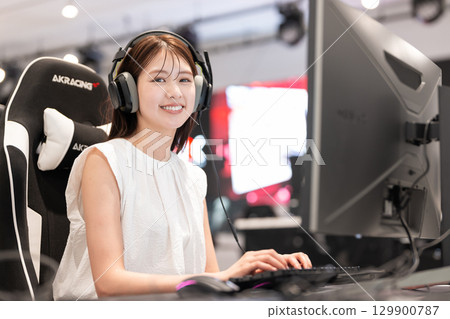 eSports game young woman 129900787