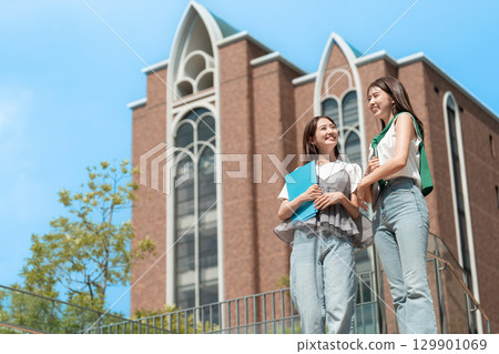 Female college student, campus life, blue sky 129901069