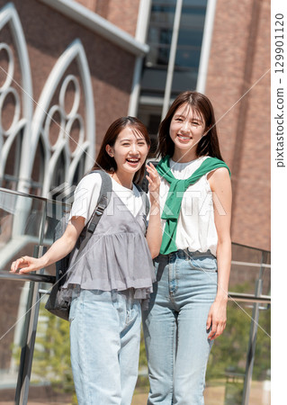 校園女大學生肖像 129901120