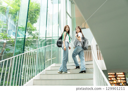 女大學生校園生活大學 129901211