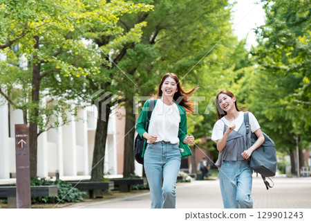 女大學生校園生活奔跑 129901243