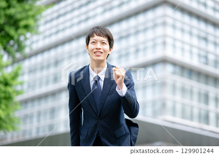 微笑的商人 微笑的商人 129901244