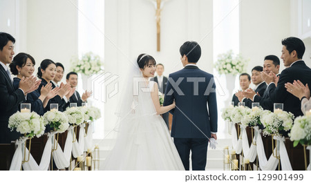 婚禮教堂和新娘和新郎 婚禮教堂和新娘和新郎 129901499