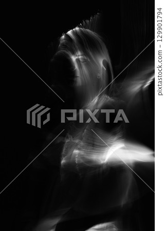 Abstract human silhouette in light trails of light painting 129901794