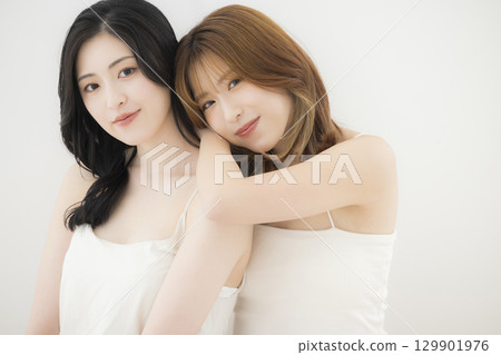 Friendly beauty sister 129901976