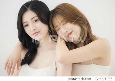 Friendly beauty sister Friendly beauty sister 129901982
