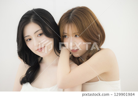 Friendly beauty sister Friendly beauty sister 129901984