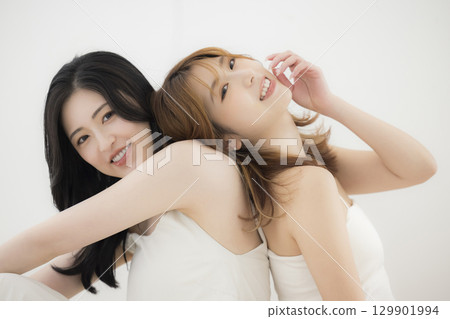 Friendly beauty sister Friendly beauty sister 129901994
