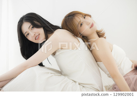 Friendly beauty sister Friendly beauty sister 129902001
