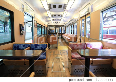 [Nankai] Interior of the 2200 series tourist train "Tenku" (Koya Line) 129902455