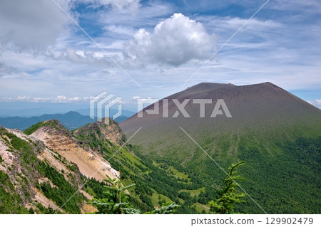 從 Jabone 山(淺間山外緣的一部分)眺望淺間山的前掛山 從 Jabone 山(淺間山外緣的一部分)眺望淺間山的前掛山 129902479