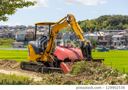 液壓挖土機和重型割草設備 129902536