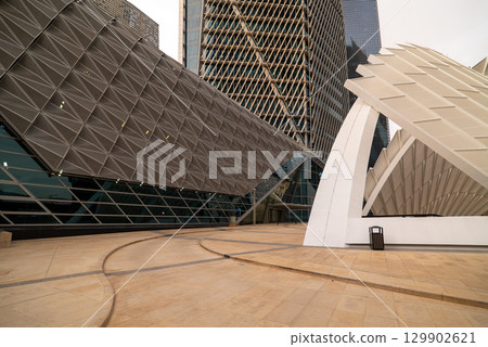 Futuristic Wave Shaped Building in King Abdullah Financial District, Riyadh 129902621
