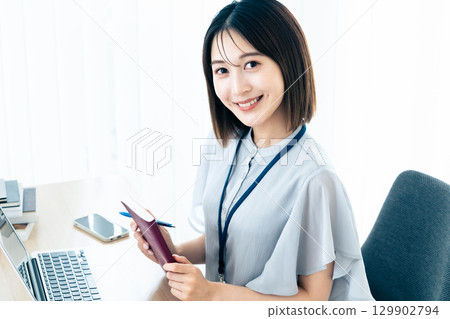 Woman working in the office Woman working in the office 129902794
