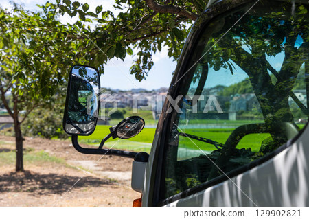 卡車駕駛座椅和後視鏡 卡車駕駛座椅和後視鏡 129902821