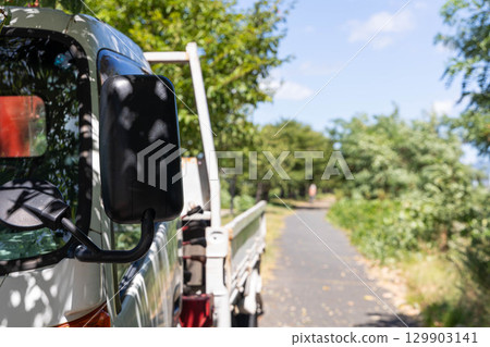 卡車駕駛座椅和後視鏡 129903141