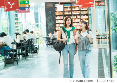 Female college campus life 129903258