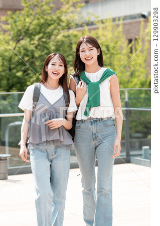 女大學生、大學校園、職校學生 129903298