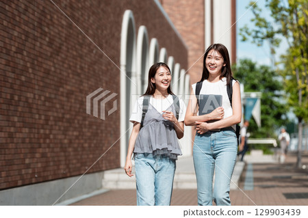 College student commuting campus life 129903439