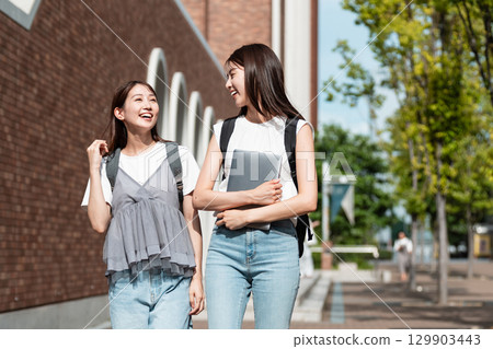 College student commuting campus life 129903443