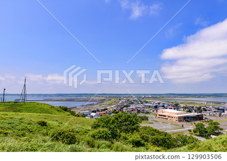 藍天下的濱中町和大海的景色 129903506