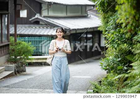 女孩的旅行相機女孩的旅行 129903947