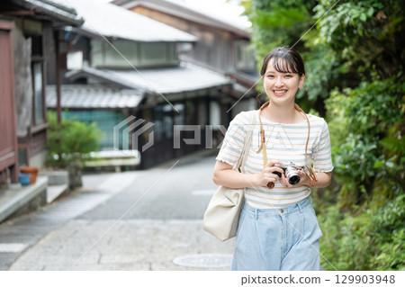 女孩的旅行相機女孩的旅行 129903948