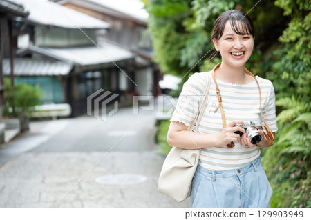 女孩的旅行相機女孩的旅行 129903949