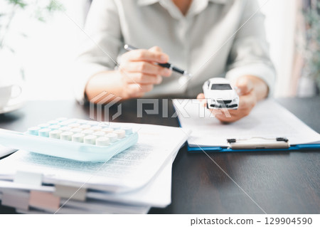 Sale agent deal to agreement successful car loan contract with customer and sign agreement contract Insurance car concept. Car dealer businesswoman signing car insurance document or lease paper. 129904590