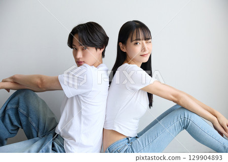 Beauty portraits of young Asian men and women 129904893