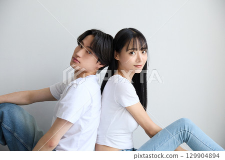 Beauty portraits of young Asian men and women 129904894