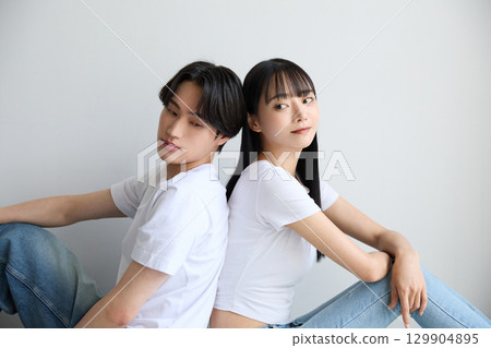Beauty portraits of young Asian men and women 129904895