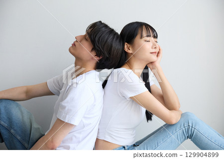 亞洲年輕男女的美女肖像 129904899