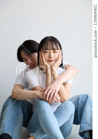 Beauty portraits of young Asian men and women 129904901