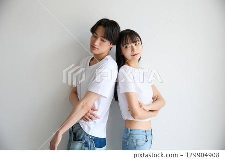 Beauty portraits of young Asian men and women 129904908