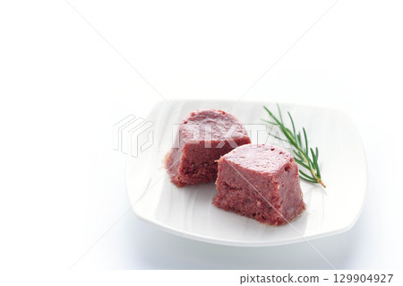 Corned beef served on a white plate - a food image that enhances the texture and appetite 129904927