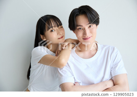 Beauty portraits of young Asian men and women 129905023
