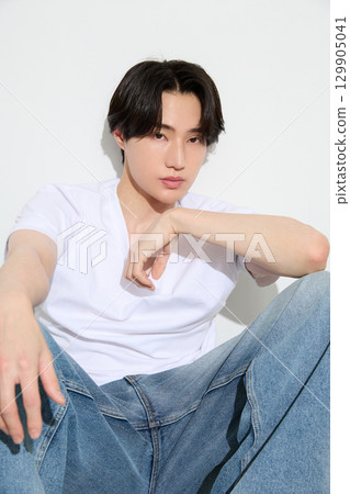 Beauty portrait of a young Asian man 129905041