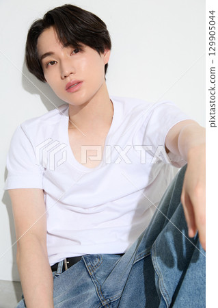 Beauty portrait of a young Asian man 129905044