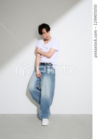 Beauty portrait of a young Asian man 129905050
