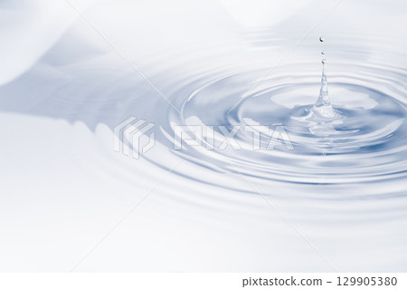 Drops of water falling on the surface of the water. Drops of water falling on the surface of the water. 129905380