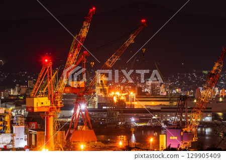 Night view of the shipyard in Sasebo City, Nagasaki Prefecture 129905409