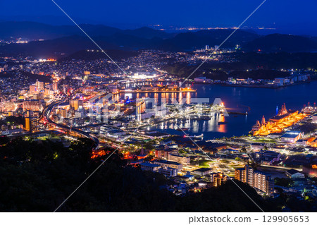 Night view of Sasebo City, Nagasaki Prefecture, and the view from Yumiharidake Observatory 129905653