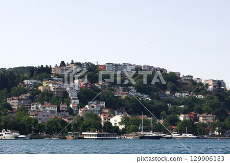 Cruise ship on the Bosphorus Strait, Istanbul, Turkey 129906183
