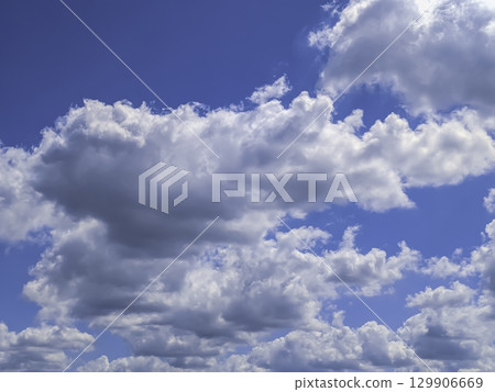 Clouds floating in the blue sky 129906669