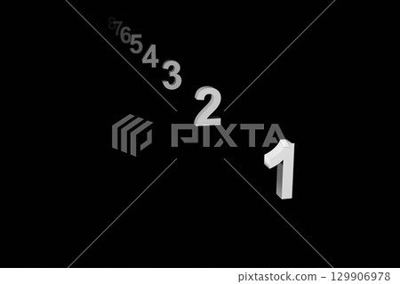 一排三維白色數字 一排三維白色數字 129906978