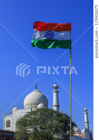 Taj Mahal seen from Taj Yamuna Viewpoint 129908875