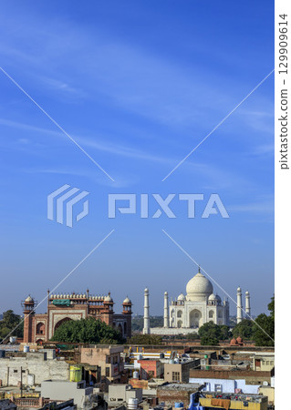 Taj Mahal and cityscape 129909614