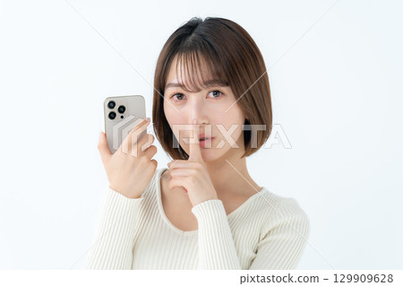 Young woman, casual, smartphone, secret 129909628