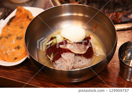 Korean noodle food. Bibim naengmyeon (cold buckwheat noodles) with Korean bbq meat 129909787